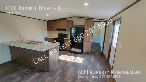 Primary Photo - 1306 Russell Dr