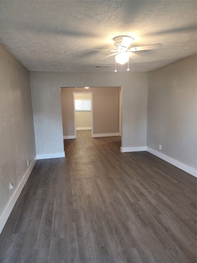 Foto del edificio - 4526 Kingsbury St