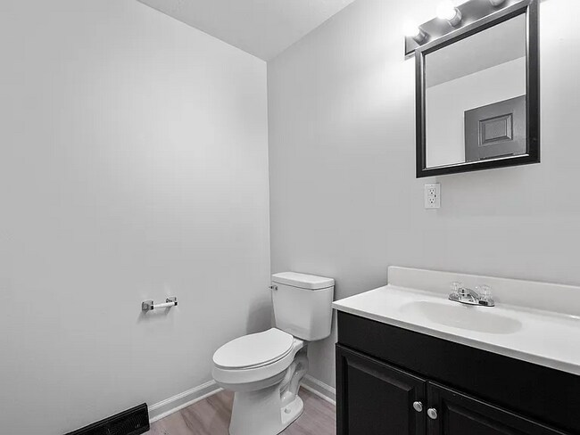 Foto del edificio - Pet Friendly Decorative Fireplace