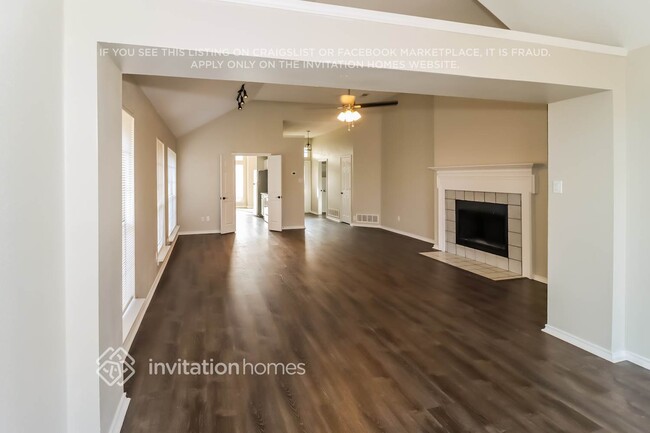 Building Photo - 2820 Sommerset Dr