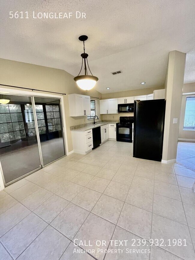 Foto del edificio - 5611 Longleaf Dr