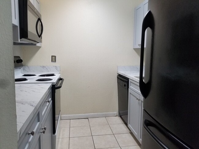 Foto del edificio - Move in Ready One Bedroom Condo with Resort-Style Amenities