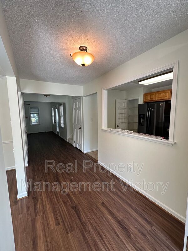 Foto del edificio - 5321 Whisperwood Drive