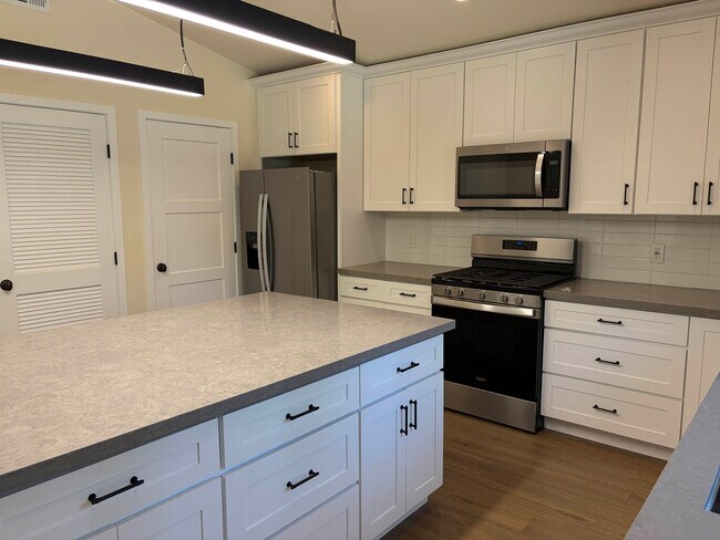 Cocina con despensa y lavadero. - 19334 Topham St