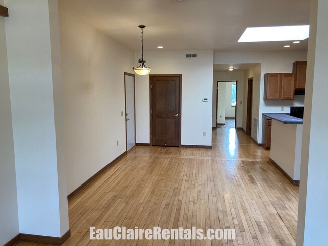 Comida - 405 Wisconsin St