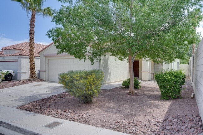Building Photo - 3 BEDROOM SINGLE STORY HOME!