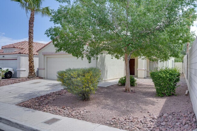 Foto del edificio - 3 BEDROOM SINGLE STORY HOME!