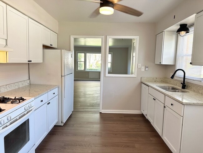 Foto del edificio - 525 Ryan Ln