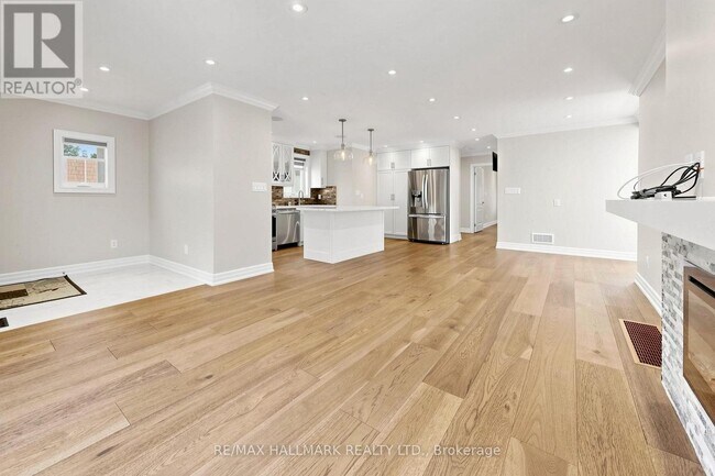 Photo du bâtiment - 87 Fallingbrook Rd