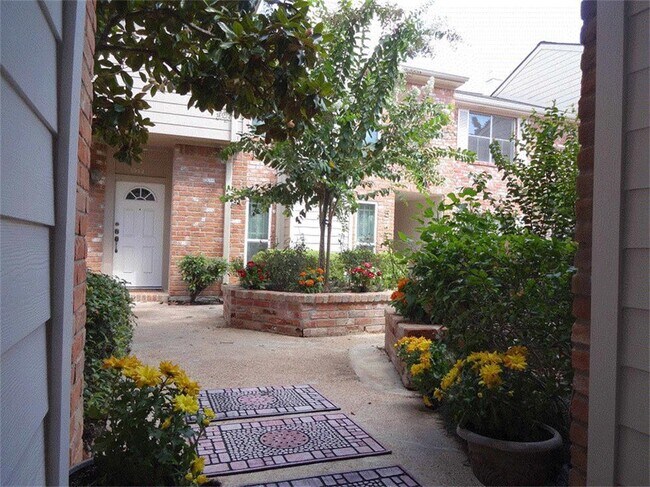 Building Photo - 5911 Woodway Place Ct
