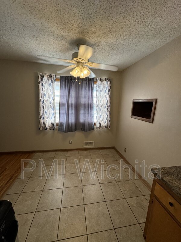 Building Photo - 2322 W 29th St S
