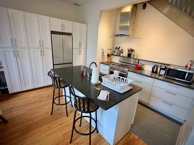 Photo - 5444 Claybourne St Apartment