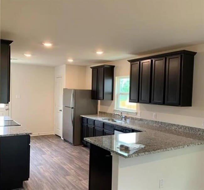 Foto del edificio - 213 Cres Park Dr