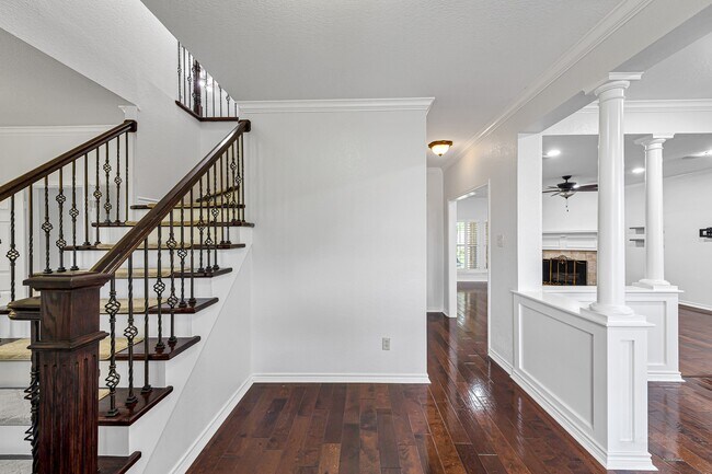 Foto del edificio - 902 Fairgate Dr