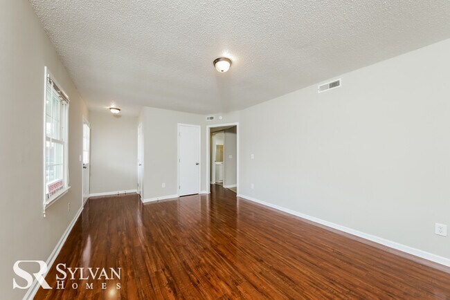 Building Photo - Come view this lovely 3BR 1.5BA home