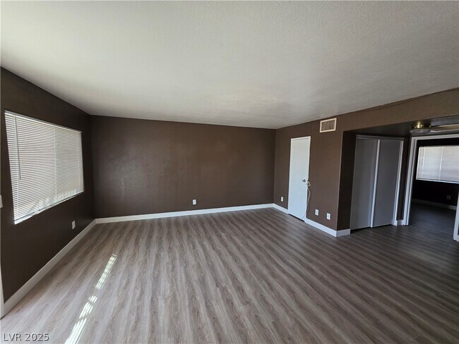 Foto del edificio - 5165 E Glendale Ave