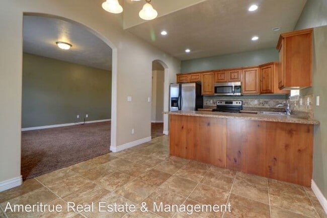 Building Photo - 3 br, 2.5 bath House - 1345 Westbridge Circle