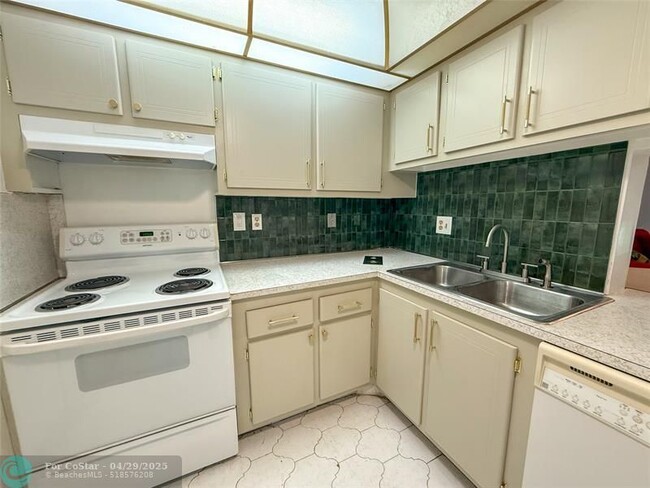 Foto del edificio - 1445 Atlantic Shores Blvd