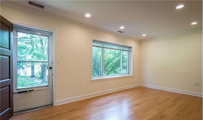 Building Photo - 611 VFW Parkway