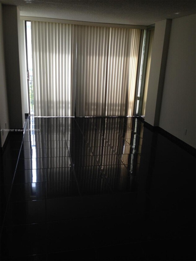 Foto principal - 16919 N Bay Rd