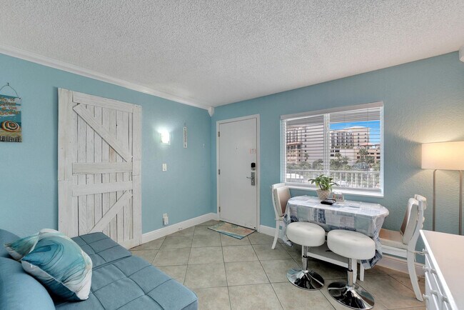 Foto del edificio - 445 S Gulfview Blvd