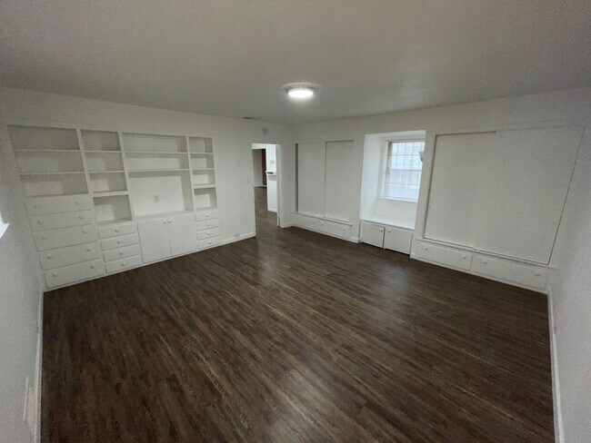 Building Photo - NOW PRE-LEASING! 5 BED/3 BATH CENTRAL LUBBOCK HOME