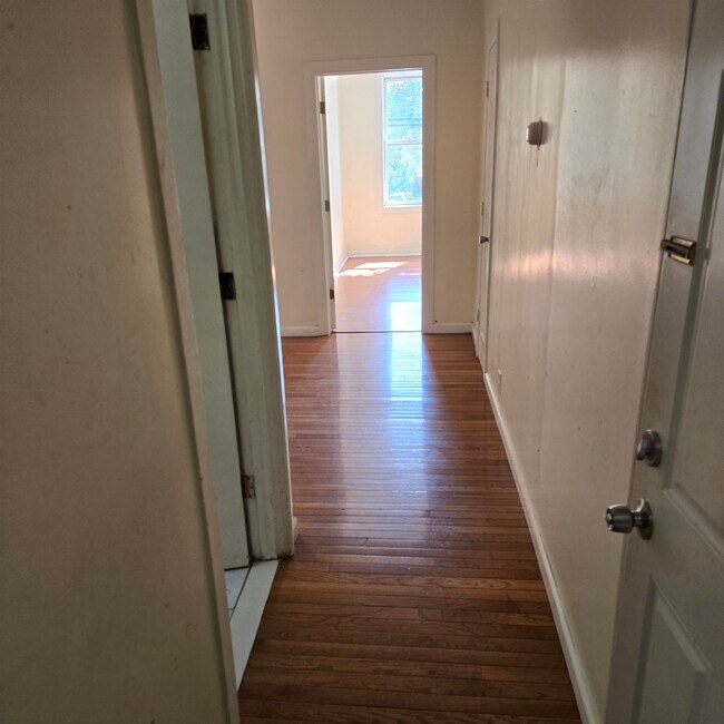 Foto del edificio - 207A Mallory Ave