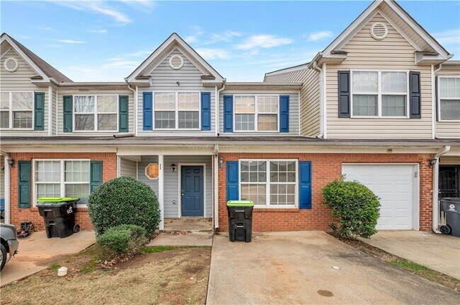 https://images1.apartments.com/i2/rjgMlwjoNN3IXI5mfUvqa7pwMV0Qfkc9RO8B2glPDDM/117/950-parkway-rd-union-city-ga-building-photo.jpg?p=1