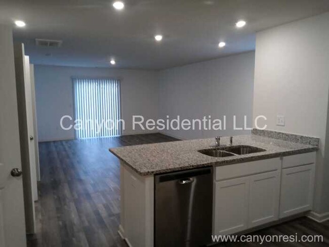 Foto del edificio - BRAND NEW single family house!3bedrooms, 3...