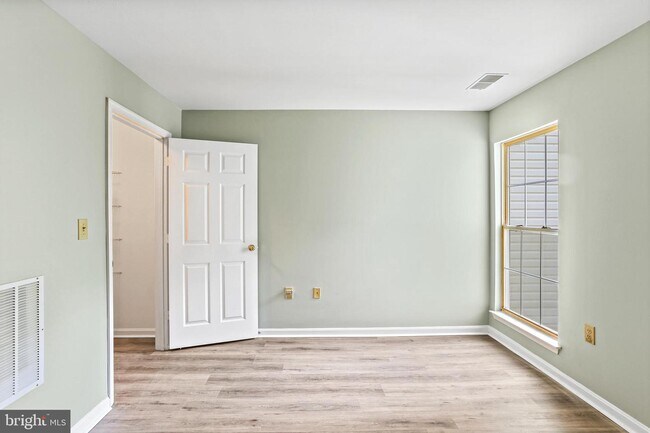Building Photo - 3112 River Bend Ct