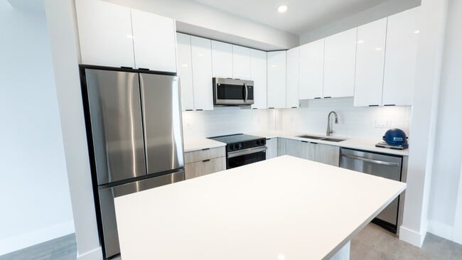 Building Photo - 13458 95 Av