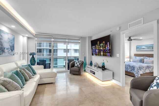 Foto del edificio - 6917 Collins Ave