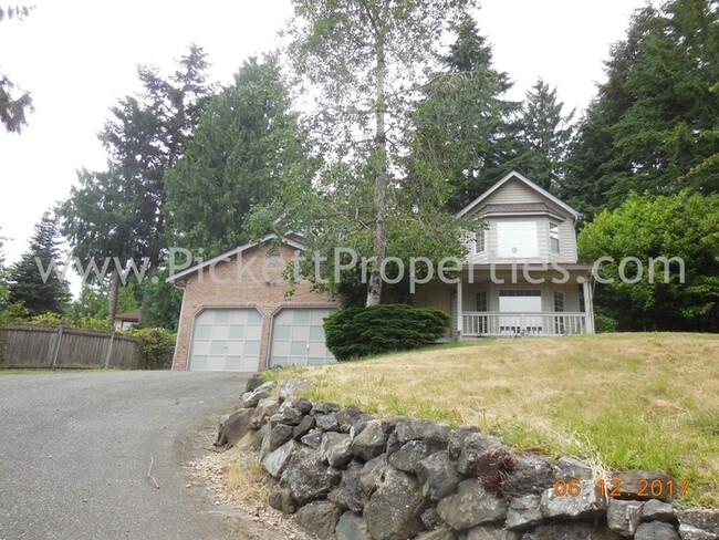 Foto del edificio - Spacious 4 Bedroom with a View in Bremerton