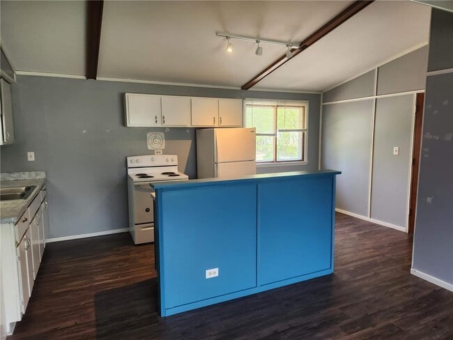 Building Photo - 255 6th Ave NE