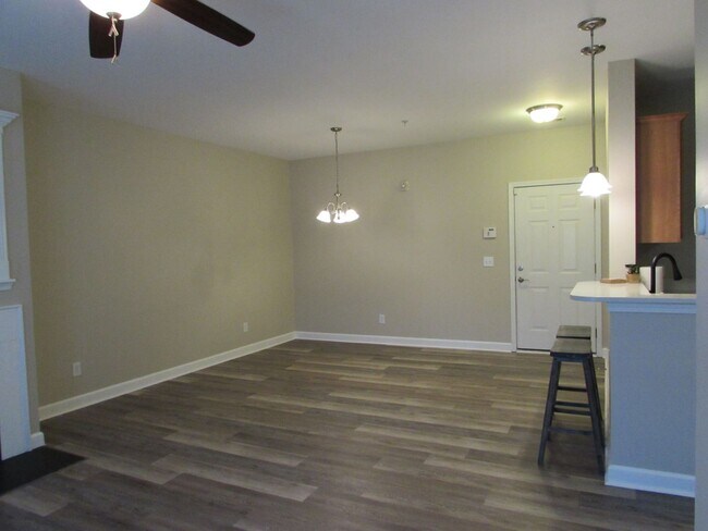 Building Photo - 10125 Westmoreland Rd