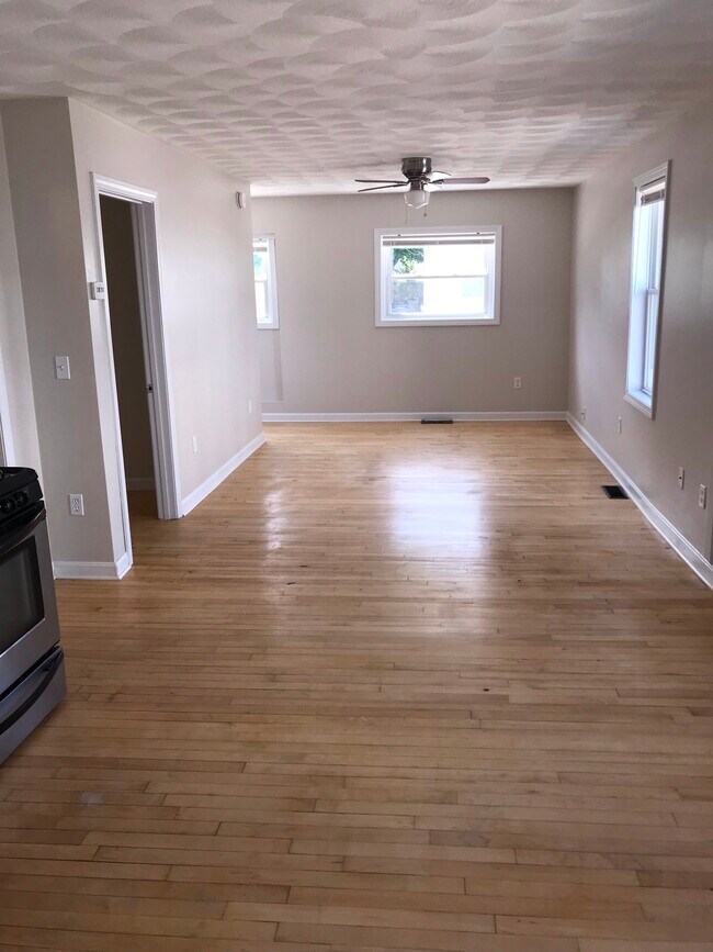 Building Photo - 347 Woonasquatucket Ave