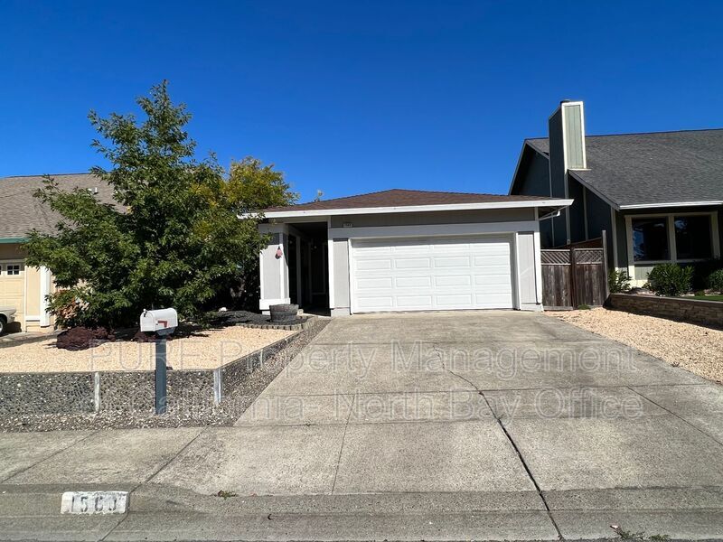 Primary Photo - 1580 Gladstone Way