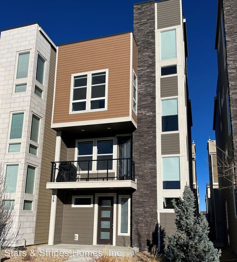 Foto principal - 3 br, 3 bath House - 558 E. Hinsdale Avenue