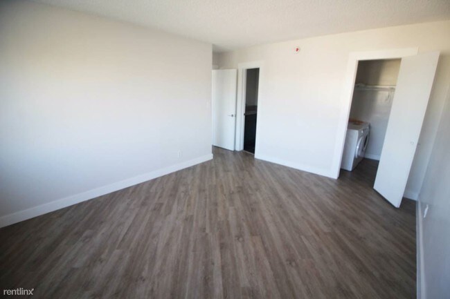 Foto del edificio - 5118 De Longpre Ave