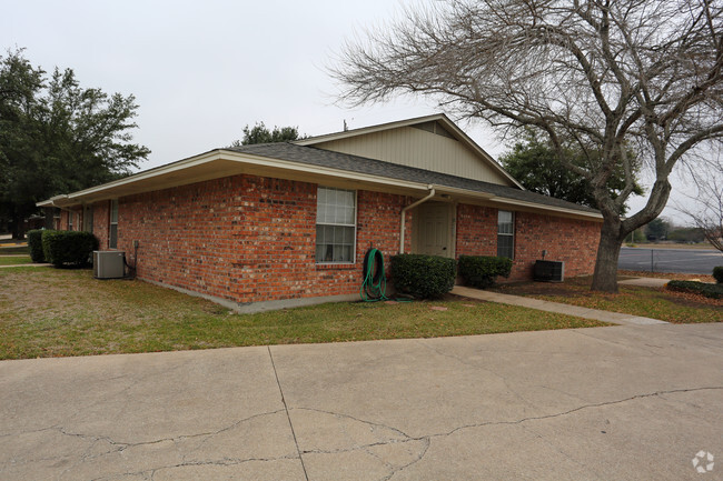 Building Photo - Crystal Falls Village