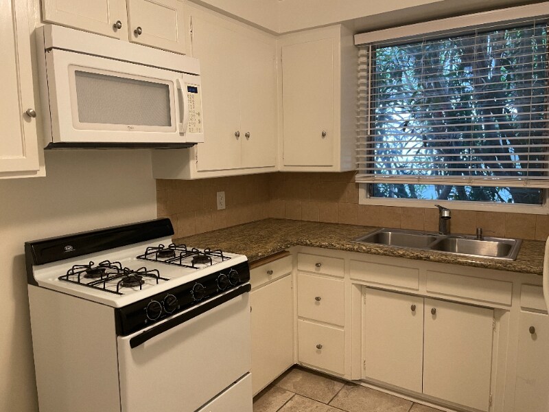 Foto principal - 1122 S Clark Dr