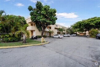 Building Photo - 9371 Fontainebleau Blvd