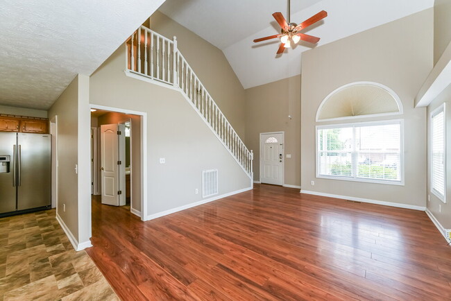 Building Photo - 1422 Huddersfield Dr