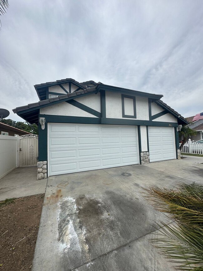 Building Photo - Beautiful 4 bedroom Home in Perris!