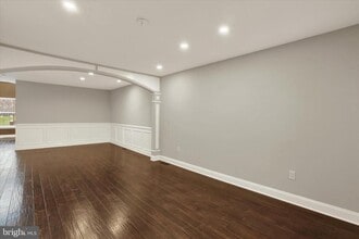 Building Photo - 102 Julian Dr E