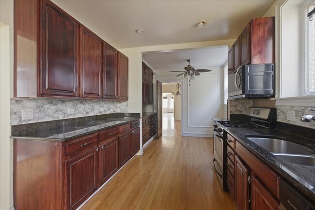 Foto del edificio - 7409 N Claremont Ave