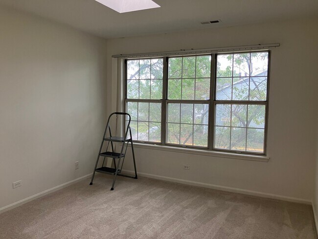 Foto del edificio - 324 W Weathersfield Way