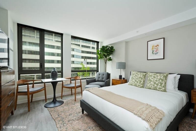 Foto principal - 2601 Virginia Ave NW
