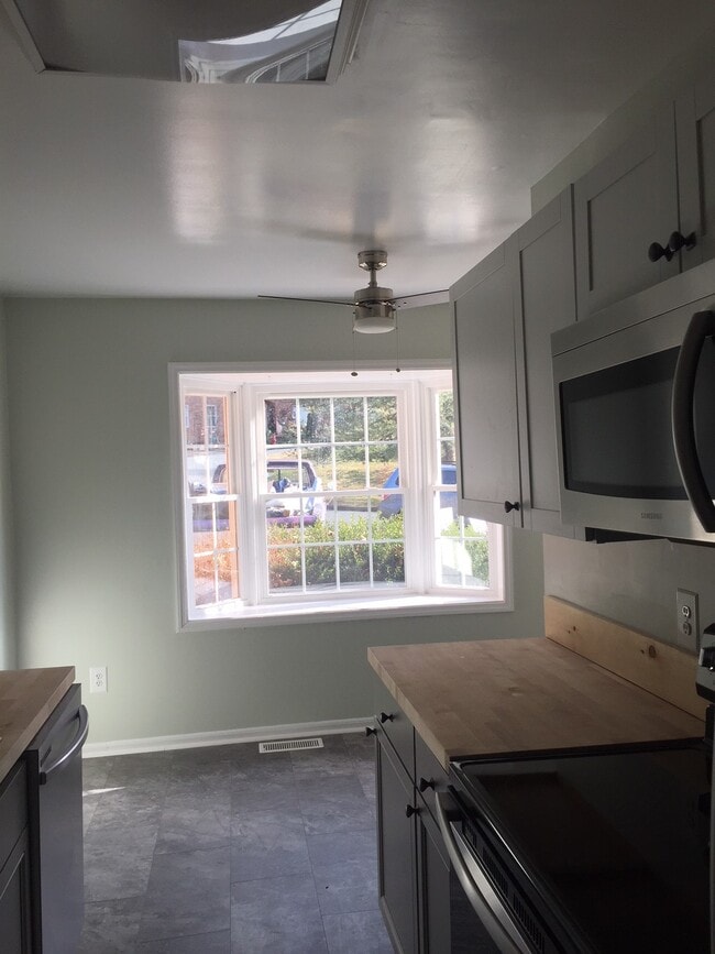 kitchen - 154 Brandywine Ct