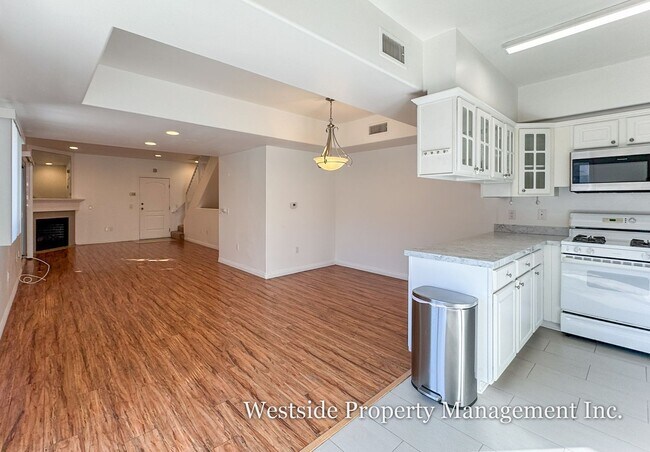 Building Photo - 2149 S Bentley Ave